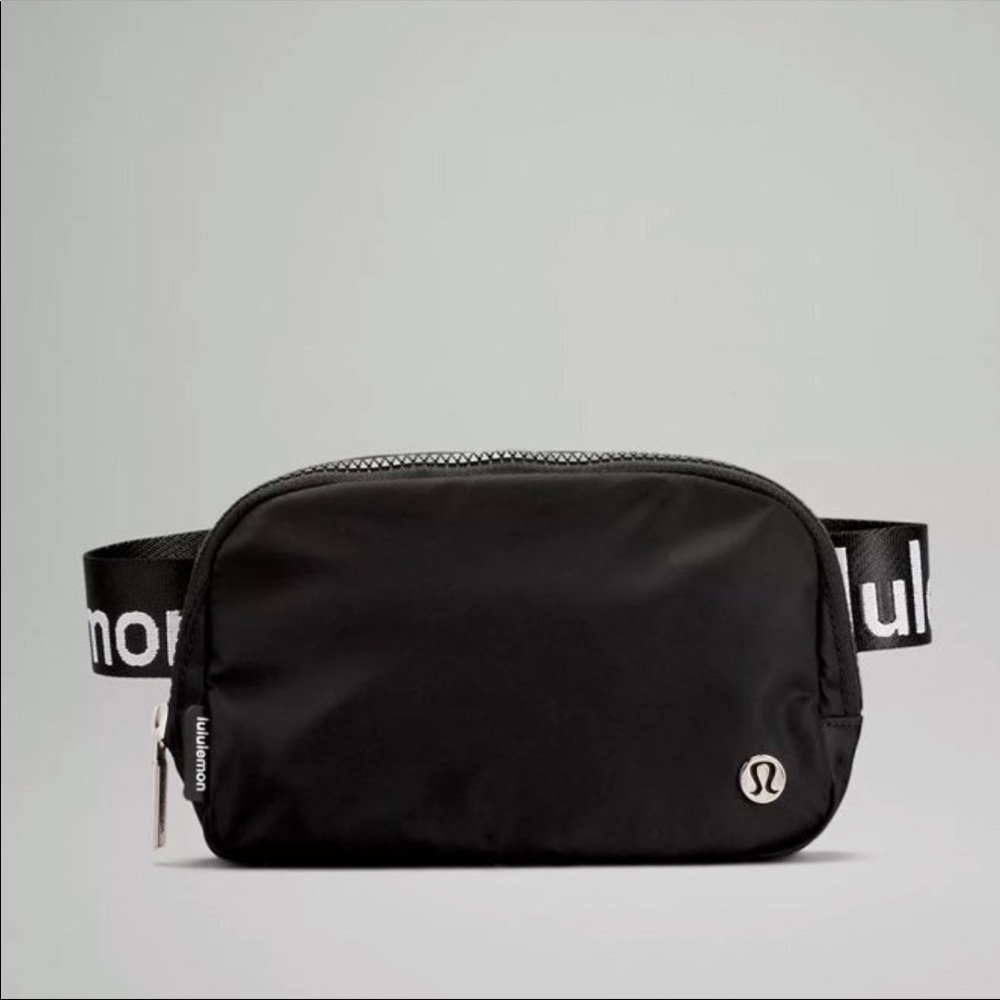 Lululemon everywhere belt bag